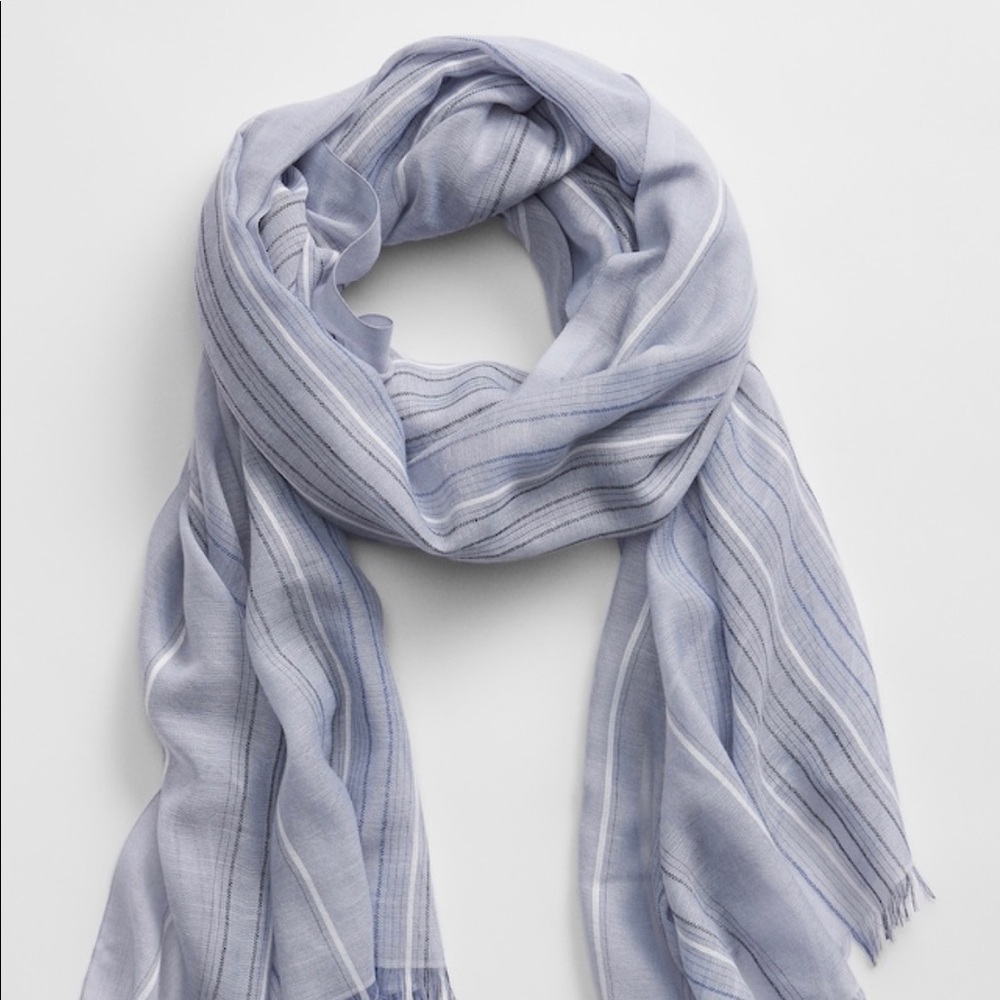 GAP Scarf - Picture 2 of 2